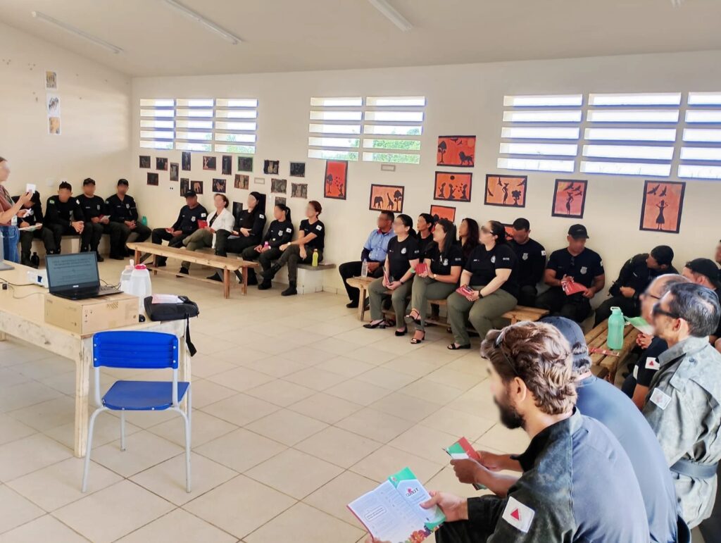 Ação em parceria com o CEREST orienta servidores sobre biossegurança no ambiente laboral